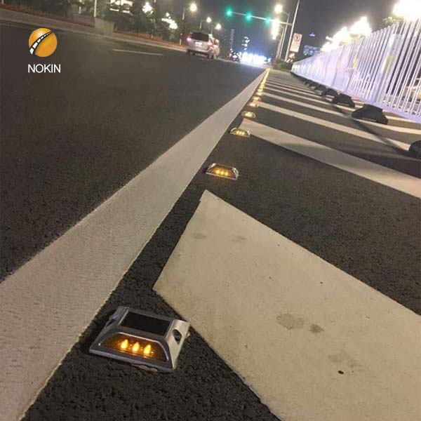 Internally Illuminated solar road markers with 6 bolts Japan